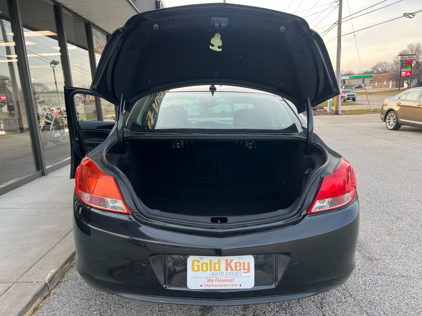 2011 Carbon Black Metalli Buick Regal CXL - 6XL (W04GU5GC6B1) with an 2.4L L4 DOHC 16V engine, 6-Speed Automatic transmission, located at 1633 W Kimberly, Davenport, IA, 52806, (563) 323-5341, 41.559456, -90.598732 - Photo#4